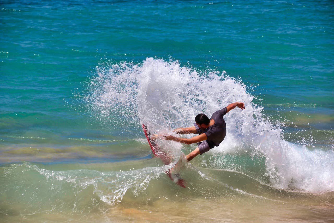 Surfing in Manapad (Tamil Nadu)