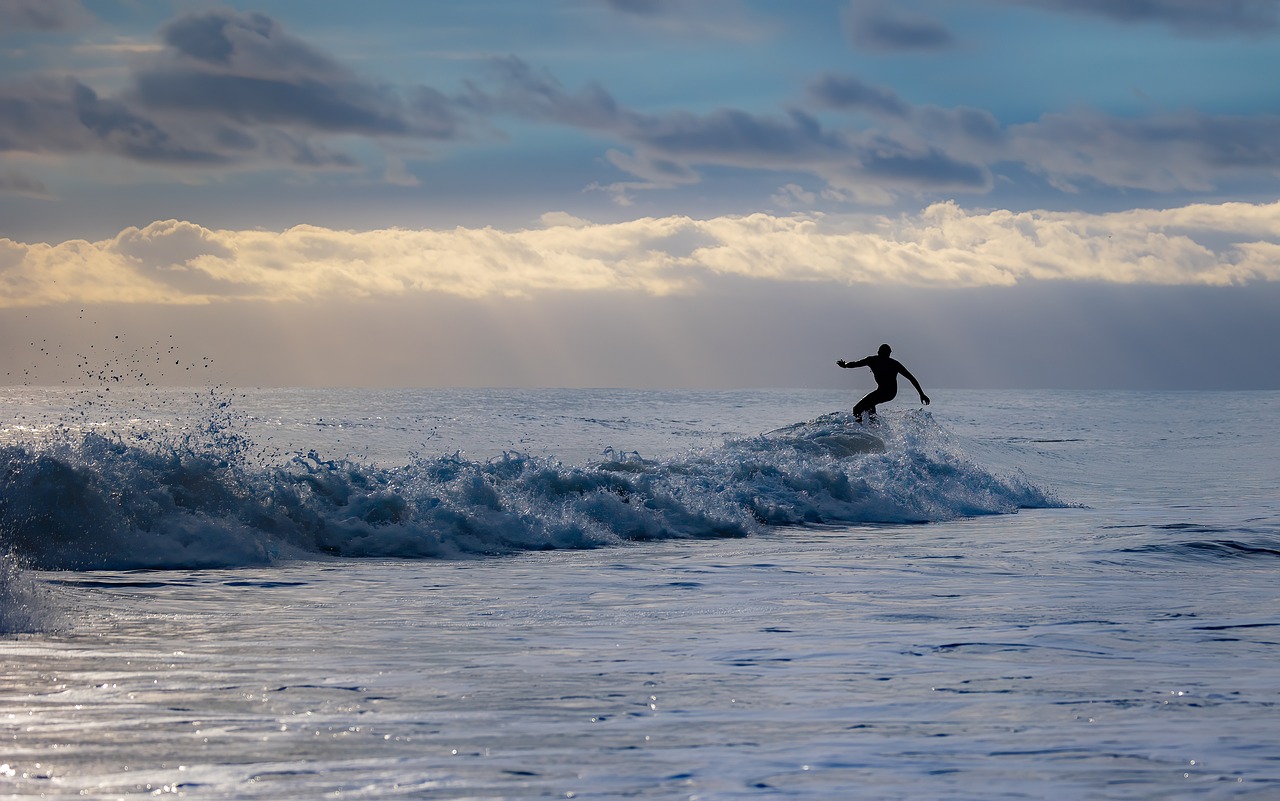 Surfing in Varkala (Kerala)
