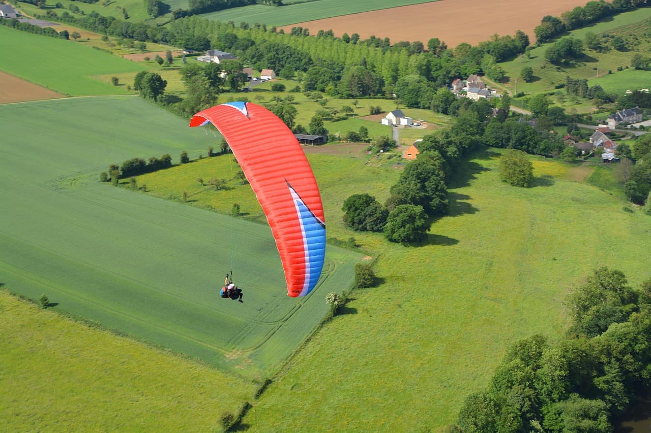 Paragliding in Pavagadh, Gujarat